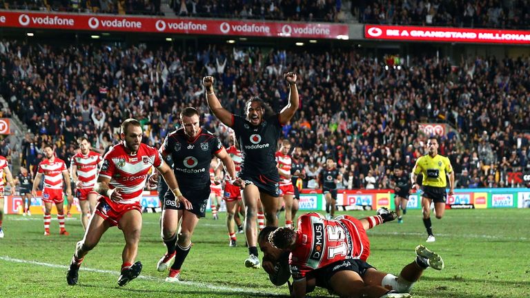 Warriors players celebrate the try of Isaiah Papali'i