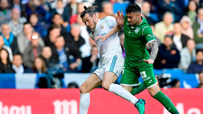 Diego Rico (à droite) en action contre le Real Madrid