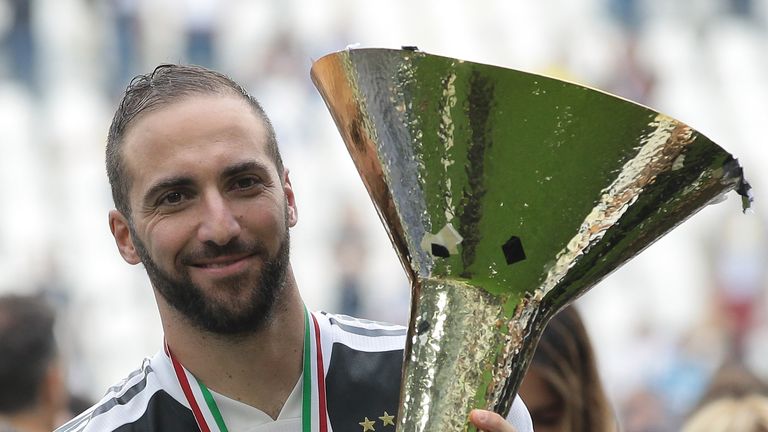 Gonzalo Higuain agrees to join AC Milan on loan from Juventus