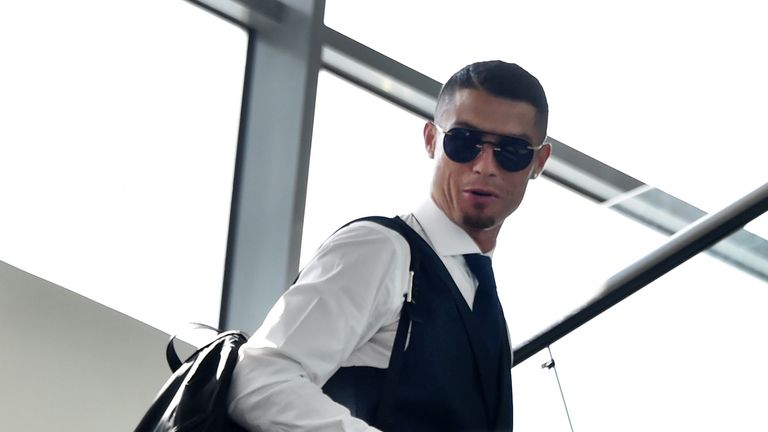 Cristiano Ronaldo set to greet Juventus fans in official unveiling