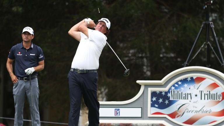 Simpson flirts with 59 on way to 61 and Greenbrier lead