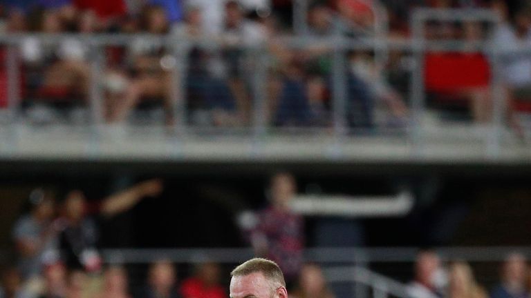 Wayne Rooney endured a difficult evening on his MLS debut [하늘운동] 루니 : MLS 첫겜부터 ㅈㄴ 빡세네 후...