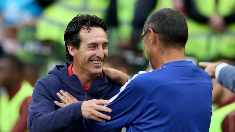 Unai Emery and Sarri embrace before the game