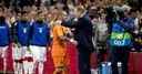 Netherlands win on Sneijder's farewell