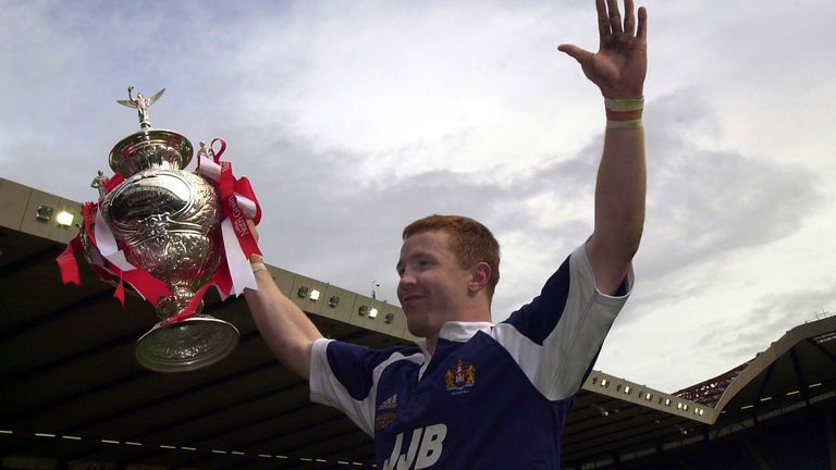 Super League: Wigan Warriors look to future with radical new badge - Kris Radlinski enjoyed a stellar playing career with Wigan