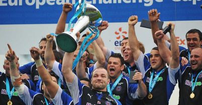 Borthwick with the trophy