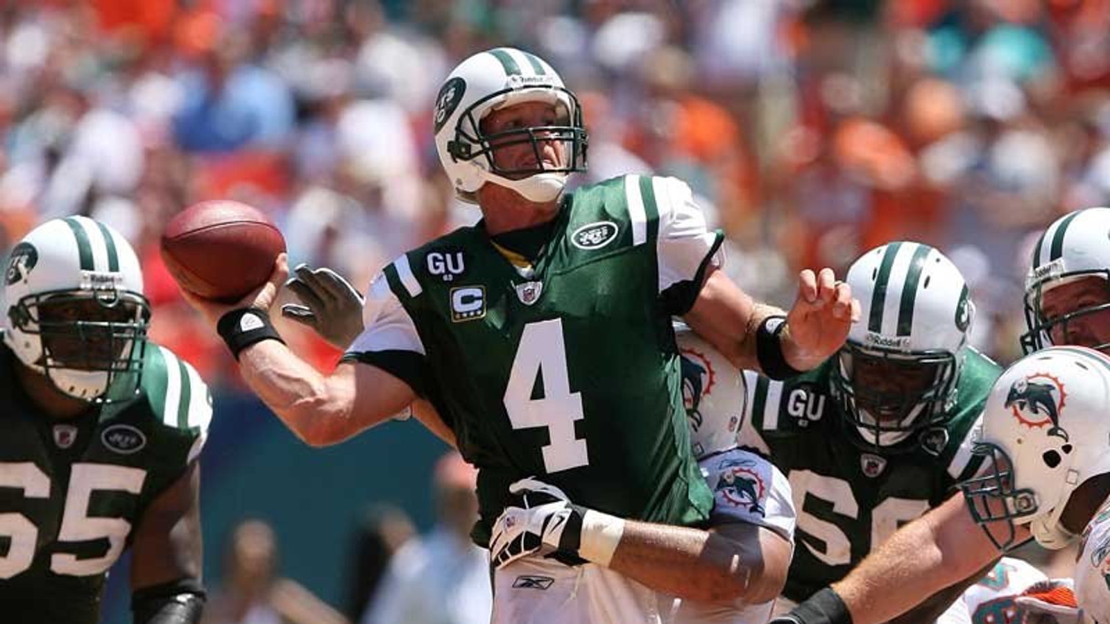 Favre guides Jets to win at Dolphins on debut