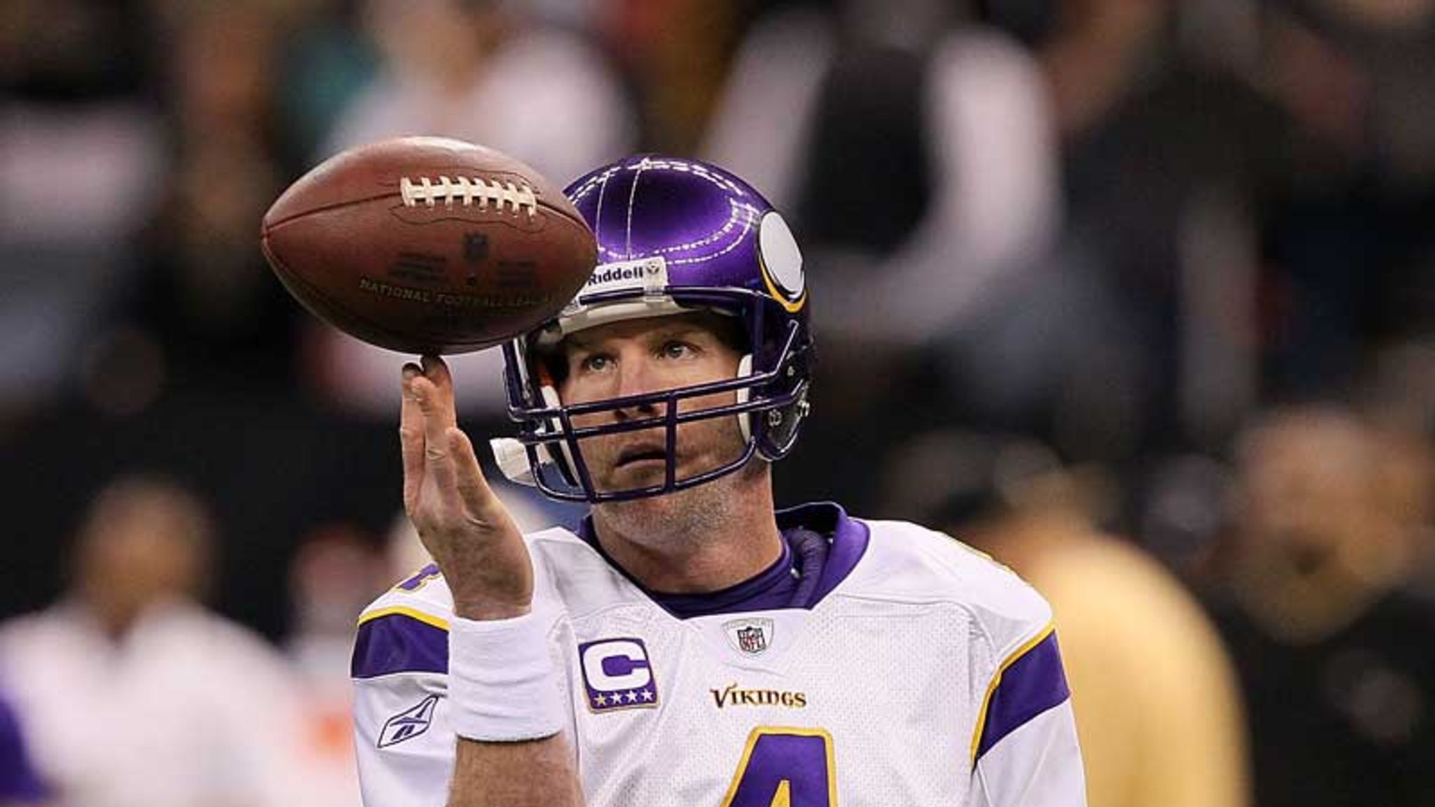 Ankle and heel fractures could end Vikings QB Brett Favre's