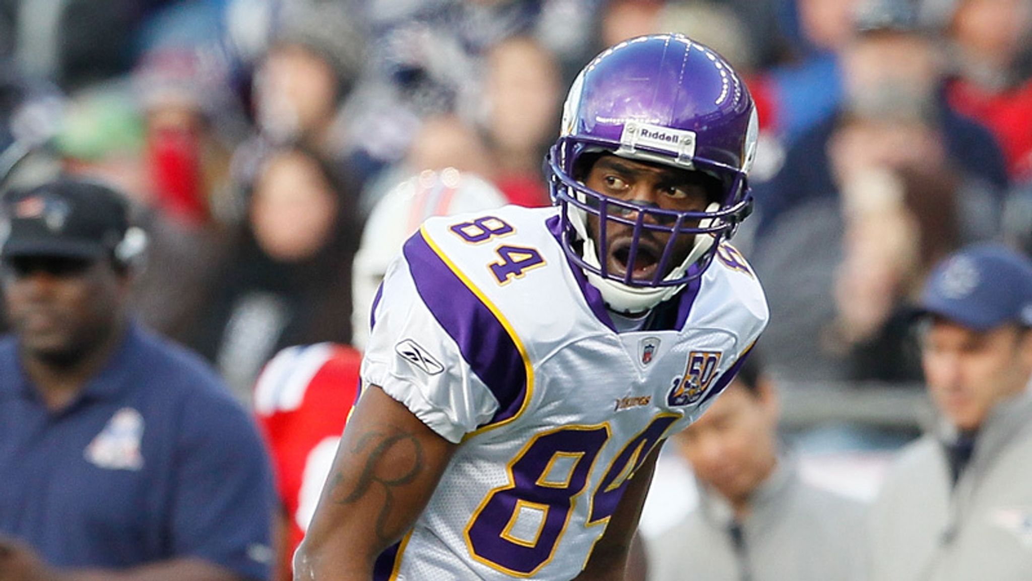 Vikings waive Randy Moss