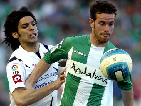 Image of Fernando Vega (r): Is hoping for a permanent deal with Freiburg after joining the German club on trial