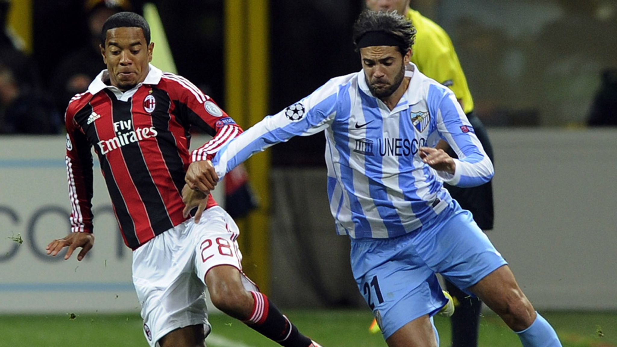 Transfer News Fulham Are Set To Seal A Loan Deal For Dutch Ace Urby Emanuelson Football News Sky Sports
