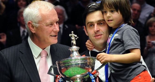 Barry Hearn (L) believes Ronnie O&#39;Sullivan (R) could still defend world title