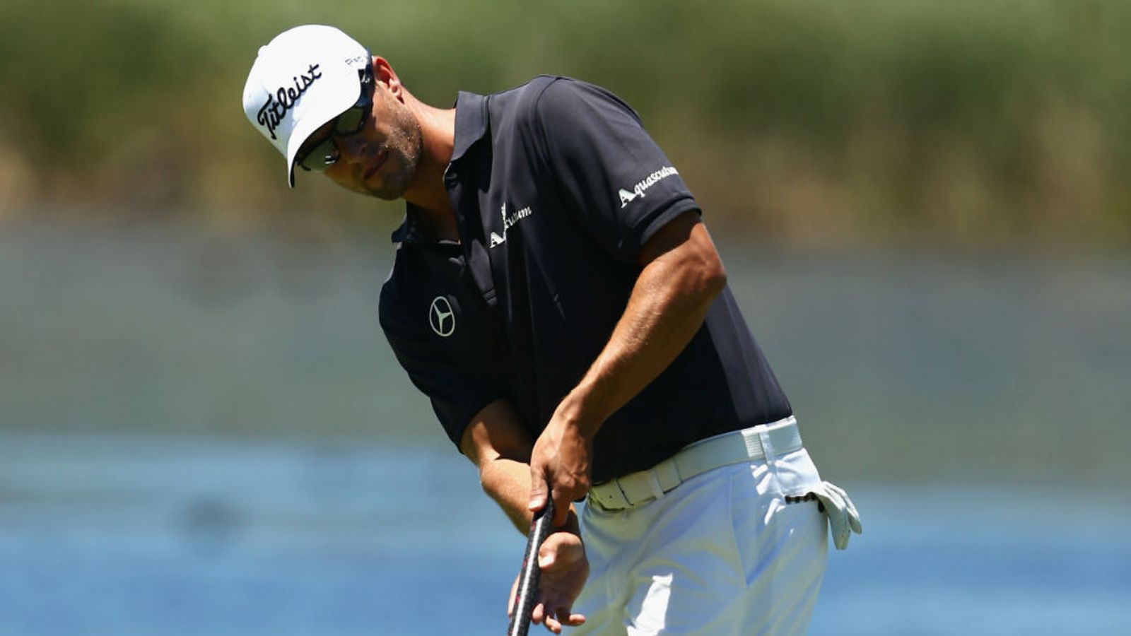Adam Scott has revealed he is likely to stick with his broomstick