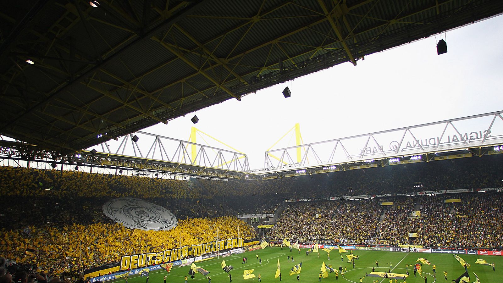 Borussia Dortmund shut stadium after unexploded World War II bomb found