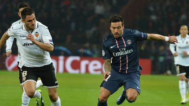 Image of Victor Ruiz (l): Faces a month out