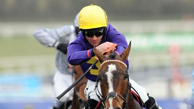 Lord Windermere winning the RSA Chase