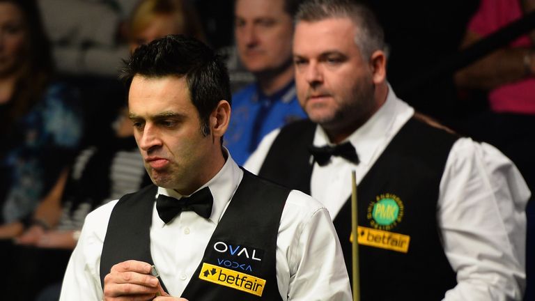 Marcus Campbell can only watch on as Ronnie O&#39;Sullivan registers a 10-4 win