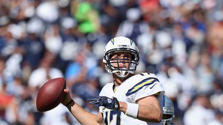 Carson Palmer throws two TD passes as Oakland Raiders beat Kansas