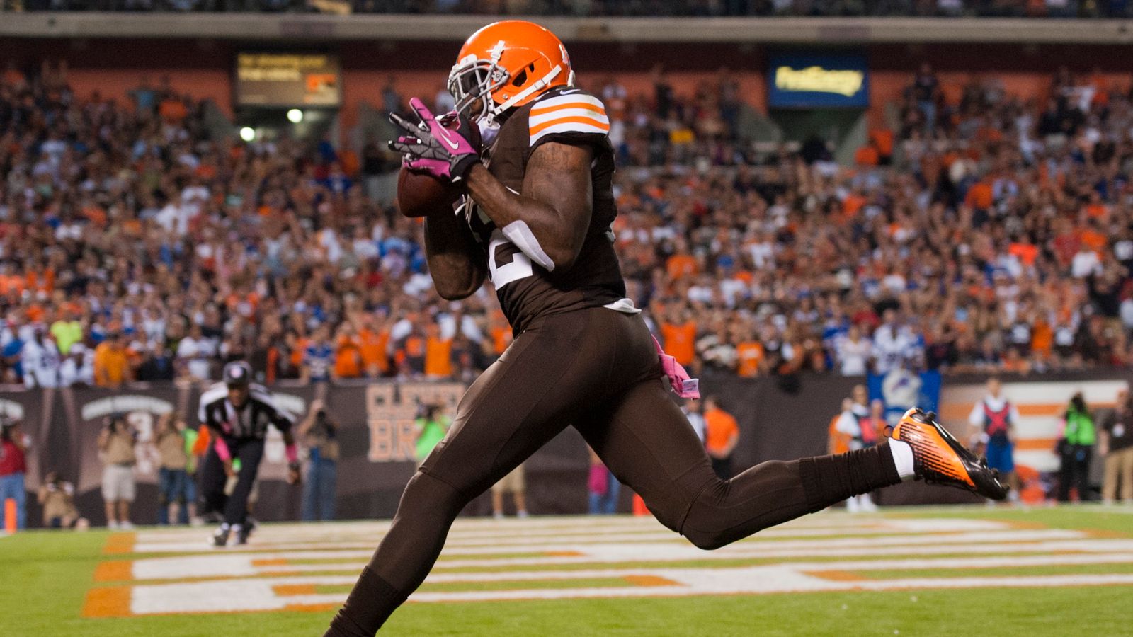 Weeden rallies Browns past Bills, 37-24