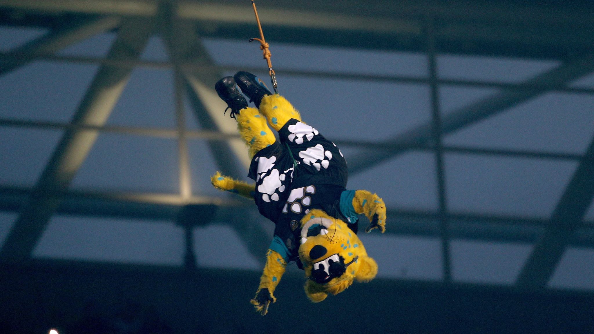 Jaguars' mascot drops into Wembley Stadium for NFL spectacular