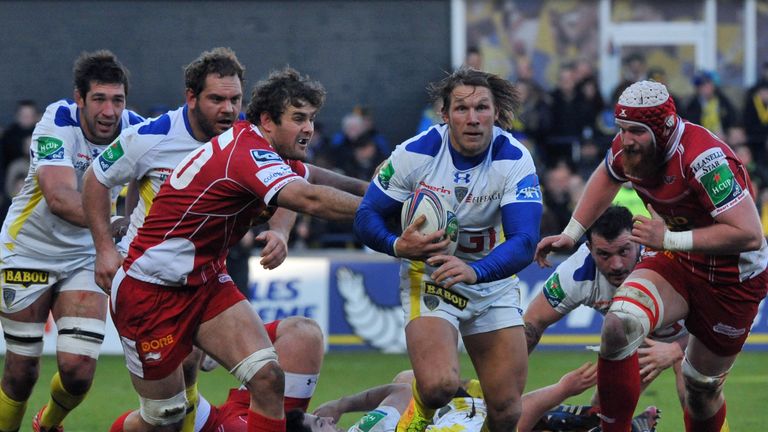 Gerhard Vosloo on the charge for Clermont