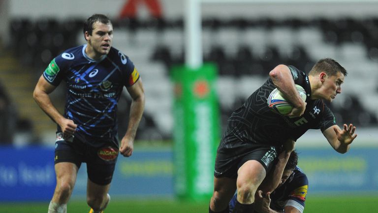 Jeff Hassler: Canadian wing crossed for a try