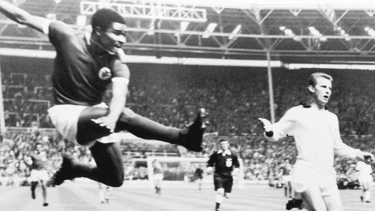 Tributes are paid to Portuguese legend Eusebio, who has died at the age ...