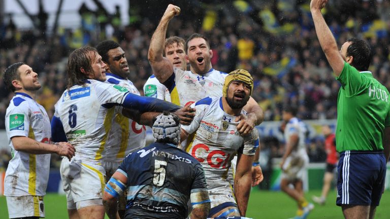 Fritz Lee celebrates Clermont&#39;s first try