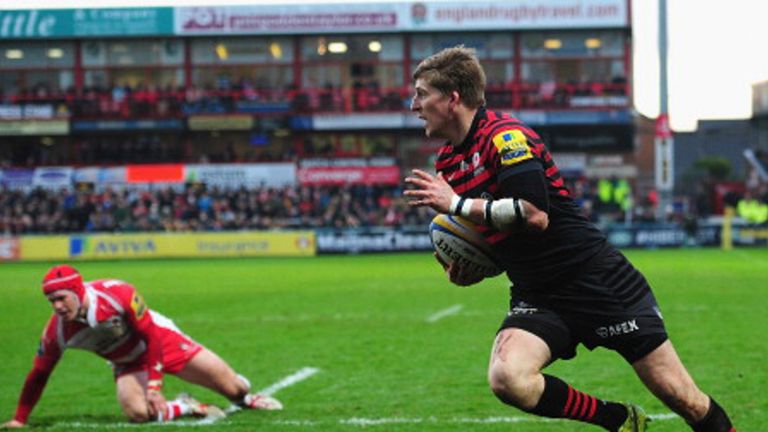 David Strettle races in for a try for Saracens