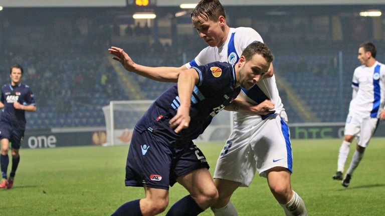 Josef Sural (r): Tussles with AZ Alkmaar forward Roy Beerens