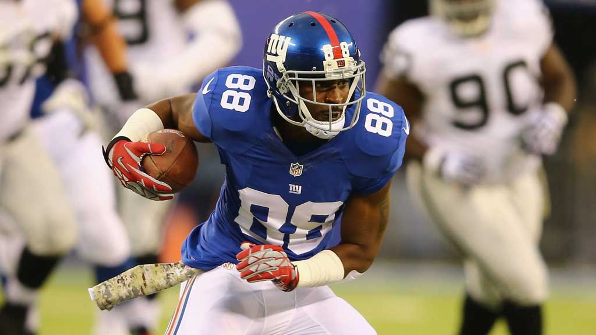 New York Giants wide receiver Hakeem Nicks (88) takes the field