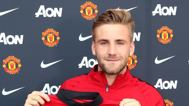 luke-shaw-manchester-united-football_3164583.jpg