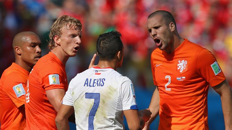 Sanchez and Vlaar: Tempers flare
