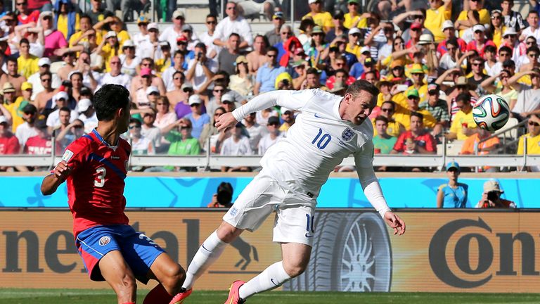 Wayne Rooney: Goes close late on