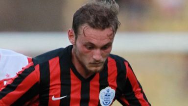 Image of Frankie Sutherland: QPR midfielder stays at Crawley