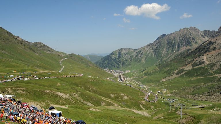 The peloton will climb the Col du Tourmalet on stage 18