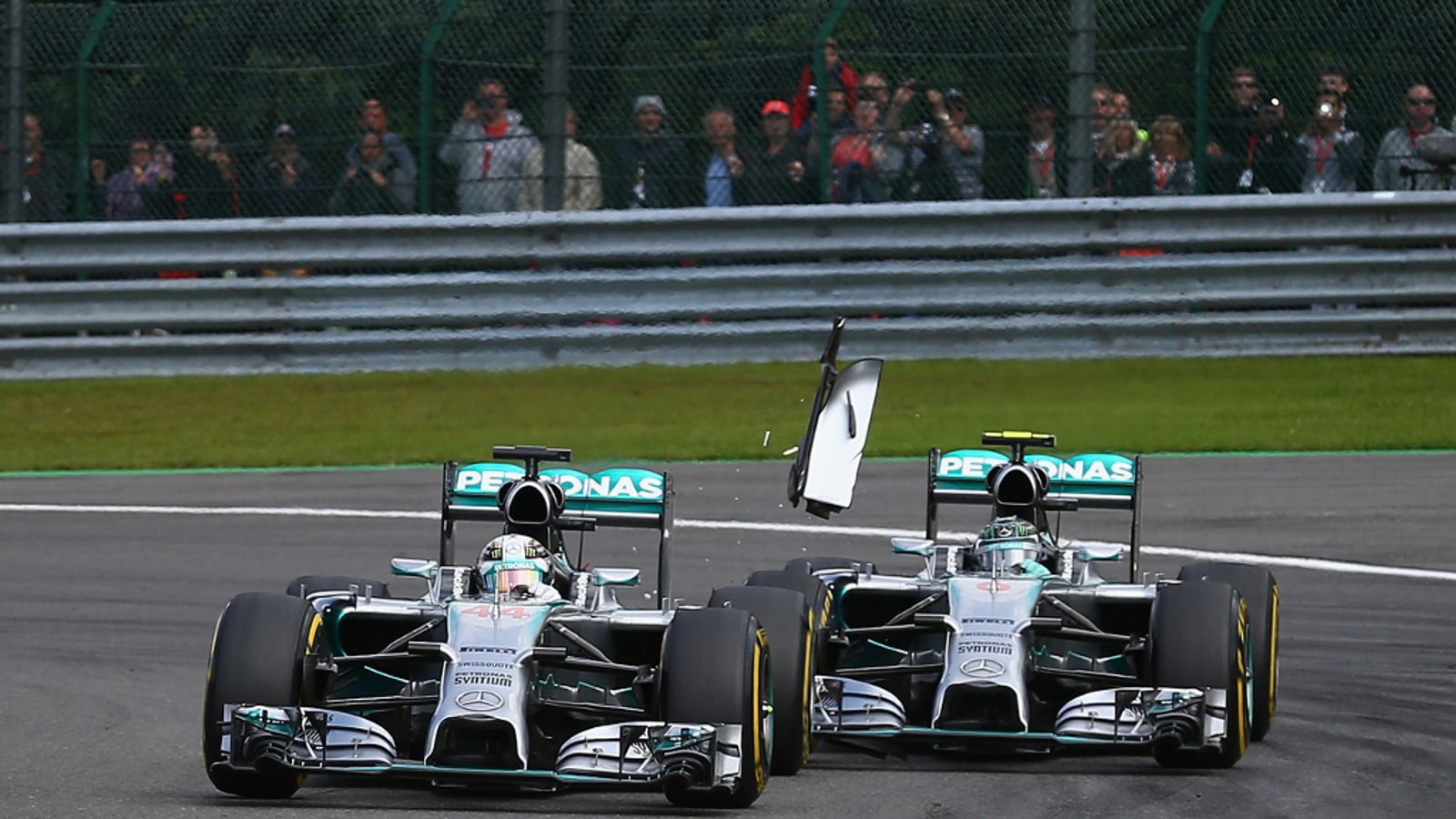 Snavs badning hjerne Nico Rosberg has accepted blame for collision with Lewis Hamilton at Spa |  F1 News