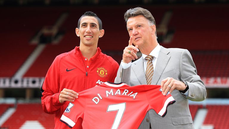 El manager del Manchester United, Louis van Gaal, revela la firma de Angel di Maria 