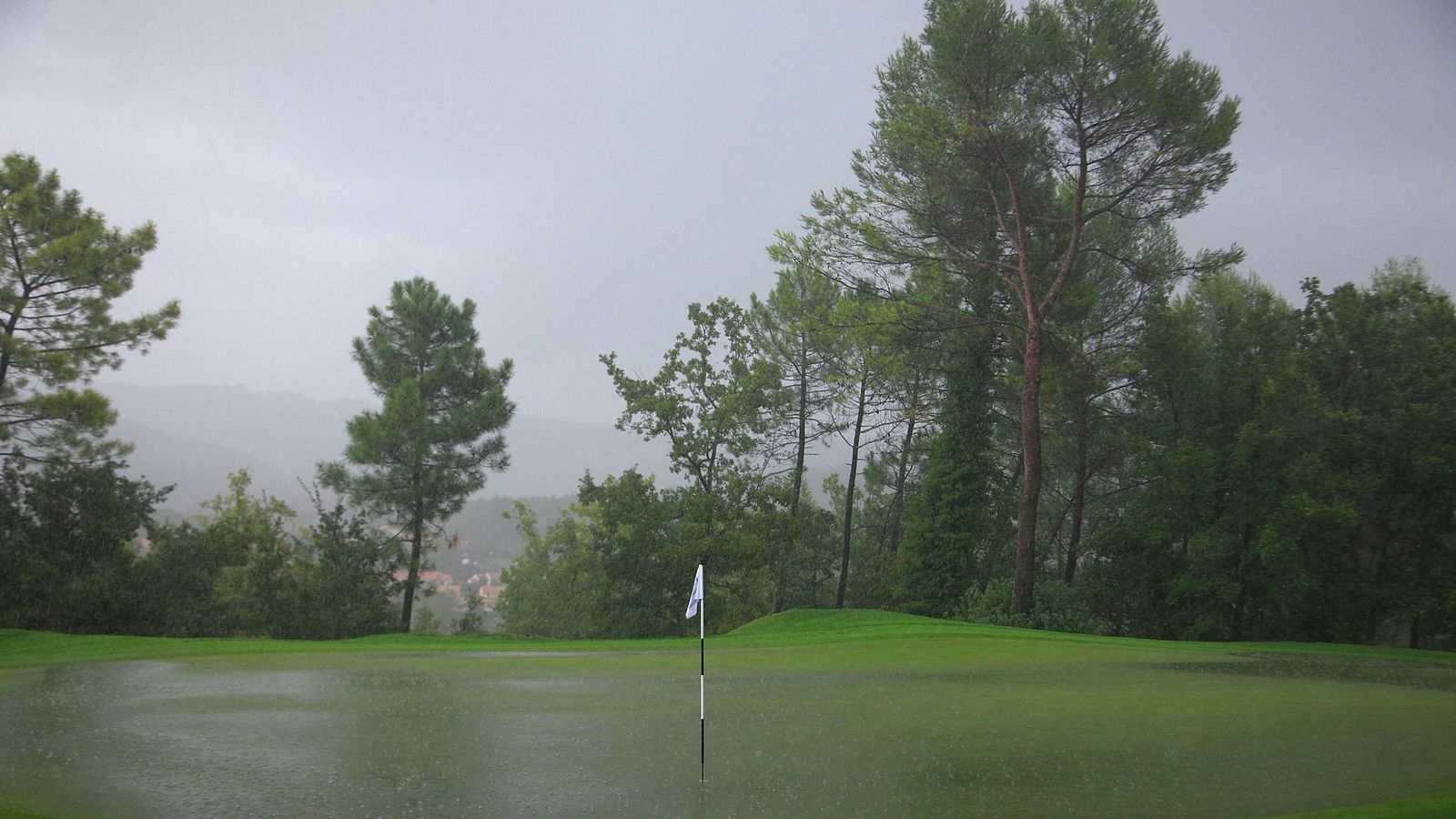 LPGA Blue Bay Heavy rain curtails second day's play in China Golf