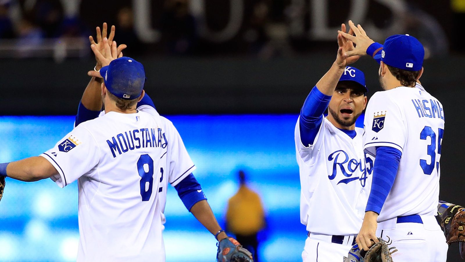 Baseball: Kansas City Royals held on to beat the San Francisco Giants 3-2  in Game Three of World Series, News News