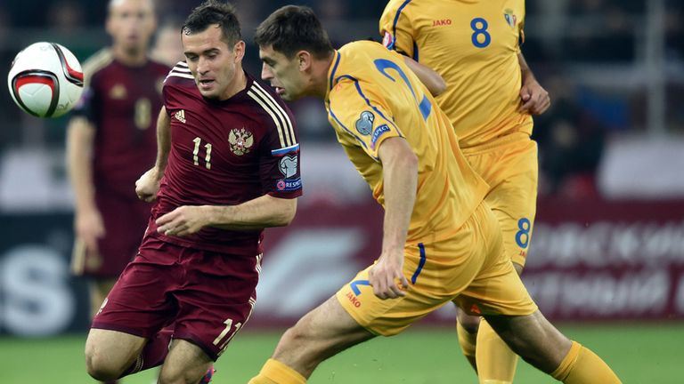 Aleksandr Kerzhakov: Russia forward battles with Artur Ionita