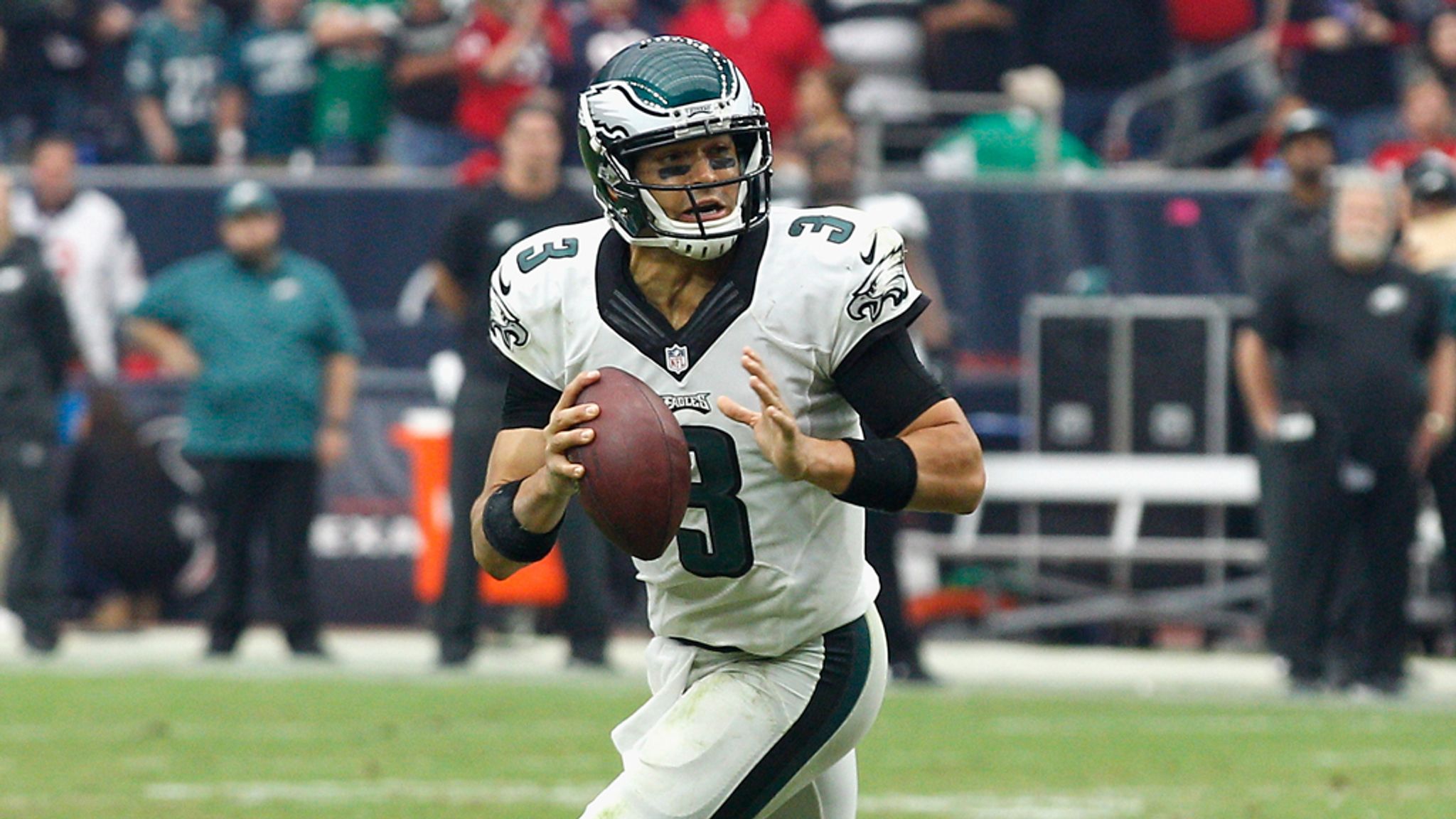 Mark Sanchez leads Eagles to Thanksgiving Day win over Tony Romo