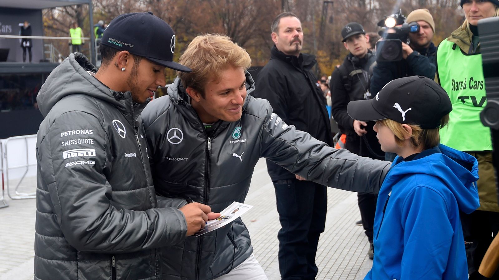 Lewis Hamilton pays tribute to gracious Nico Rosberg for way he handled