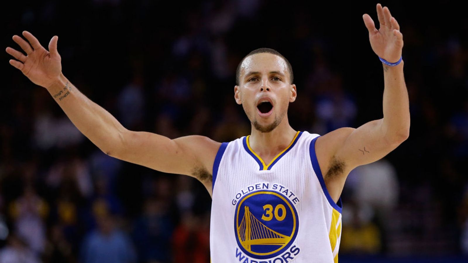 NBA: Stephen Curry inspires Golden State Warriors to franchise-record 15th straight ...1600 x 900