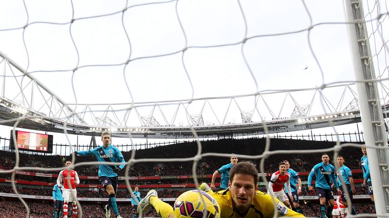Begovic: Couldn't keep out Sanchez's free-kick