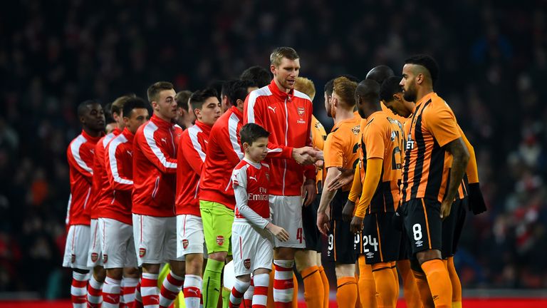 Arsenal v Hull: Pre-match handshakes