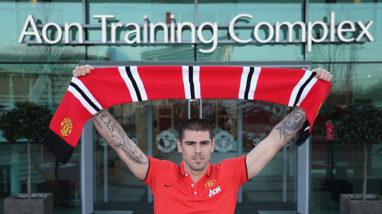 Victor Valdes joined Man Utd