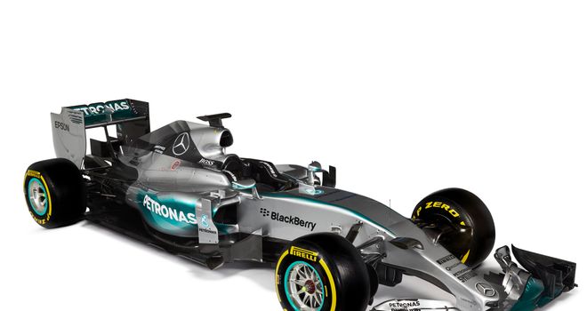 mercedes-front-corner-w06_3258926.jpg