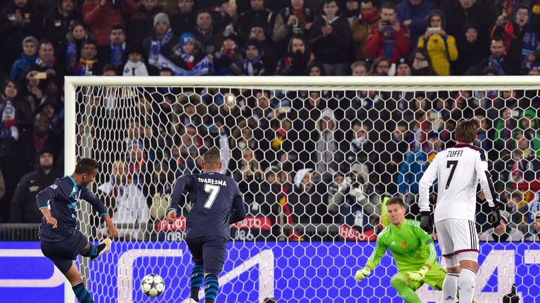 Danilo beats Vaclik to level the tie
