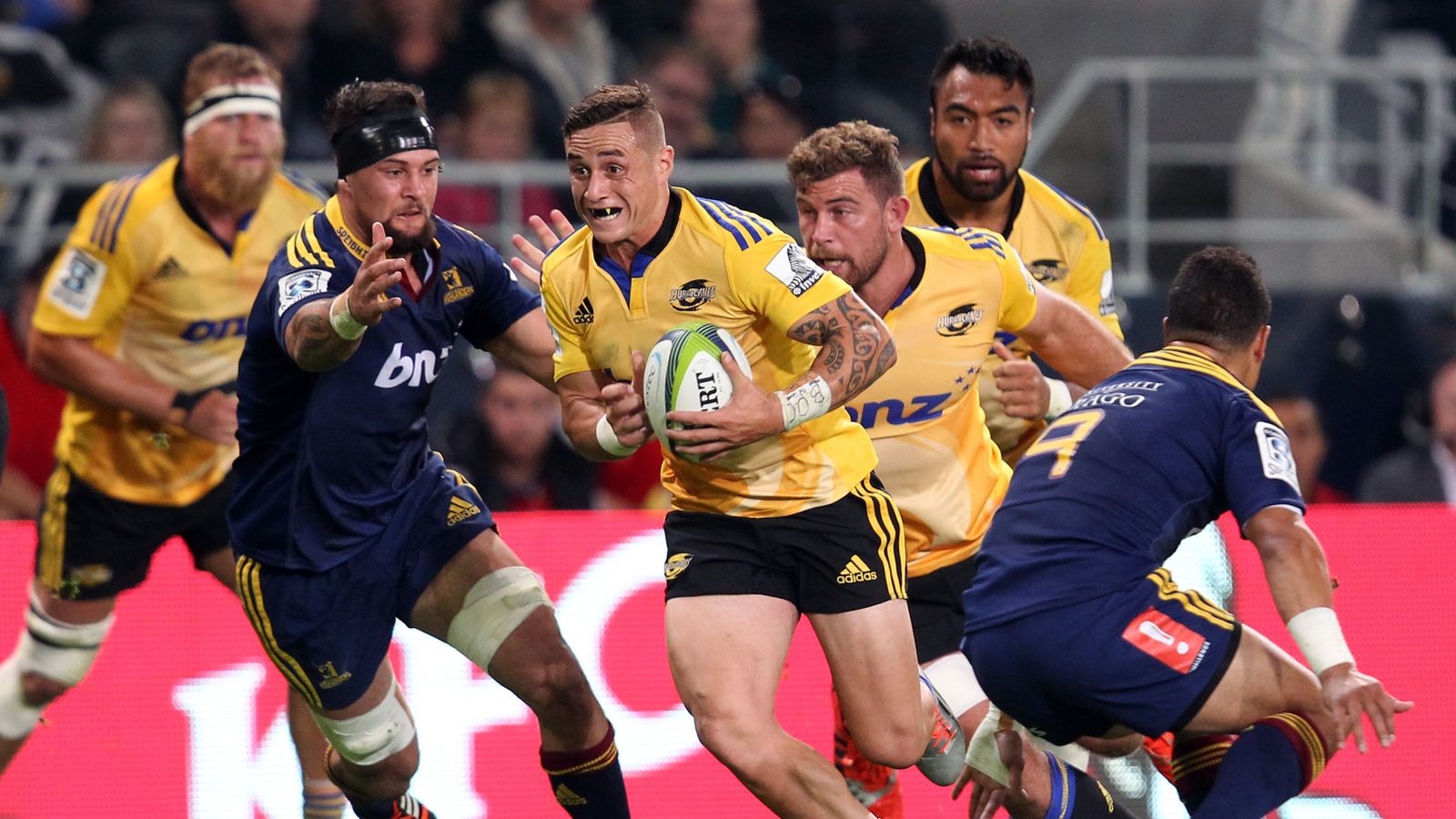  Hurricanes  edge past Highlanders for fifth successive 